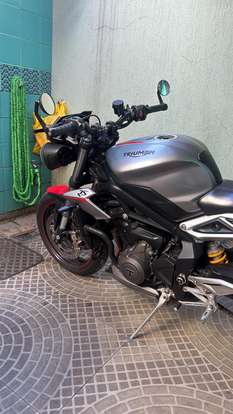 TRIUMPH-STREET TRIPLE 765 RS-2017