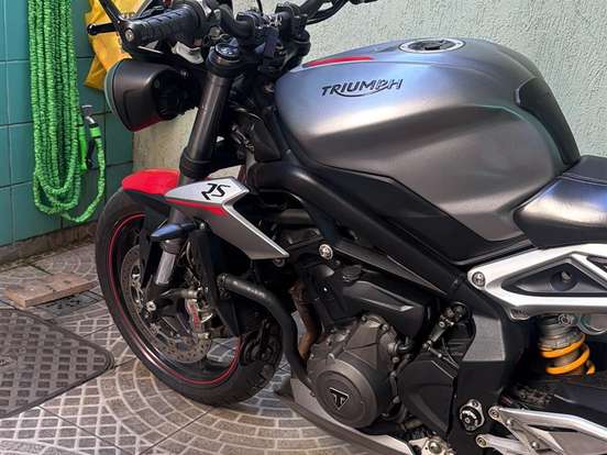 TRIUMPH-STREET TRIPLE 765 RS TRIUMPH-STREET TRIPLE 765 RS-2017