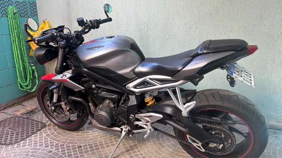 TRIUMPH-STREET TRIPLE 765 RS-2017