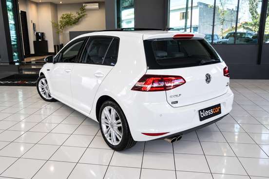 VOLKSWAGEN-GOLF-2013