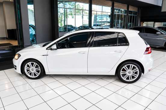 VOLKSWAGEN-GOLF-1.4 TSI HIGHLINE 16V GASOLINA 4P AUTOMÁTICO VOLKSWAGEN-GOLF-2013
