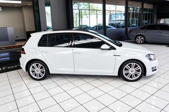 VOLKSWAGEN-GOLF-2013