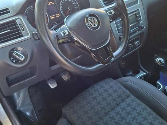 VOLKSWAGEN-FOX-1.0 MPI COMFORTLINE 12V FLEX 4P MANUAL VOLKSWAGEN-FOX-2015