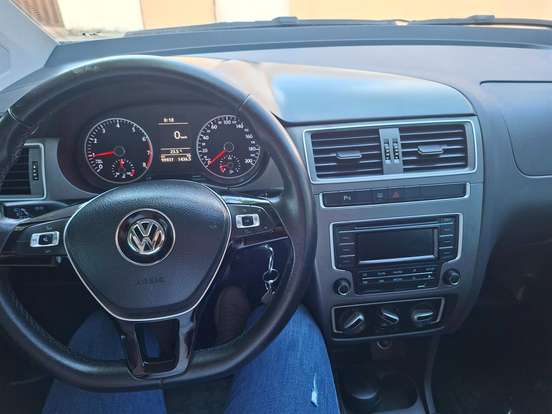 VOLKSWAGEN-FOX-2015