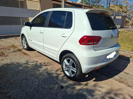 VOLKSWAGEN-FOX-2015