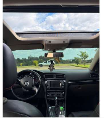 VOLKSWAGEN-GOLF-2013