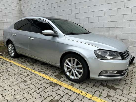 VOLKSWAGEN-PASSAT-2013