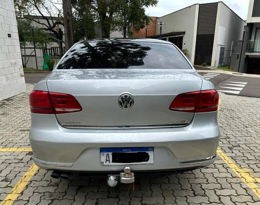 VOLKSWAGEN-PASSAT-2013