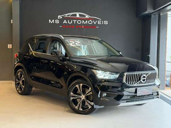 VOLVO-XC40-2021