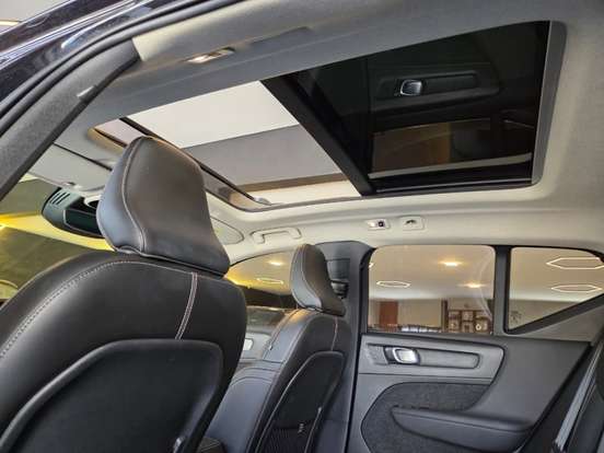 VOLVO-XC40-2021