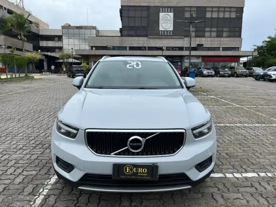 VOLVO-XC40-2020