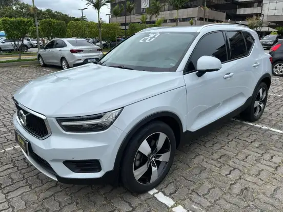 VOLVO-XC40-2020