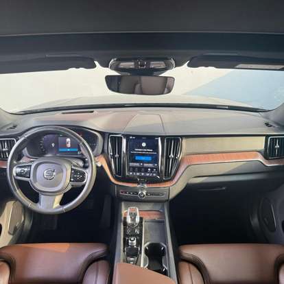VOLVO-XC60-2022