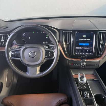 VOLVO-XC60-2022