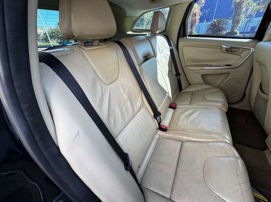 VOLVO-XC60-2011