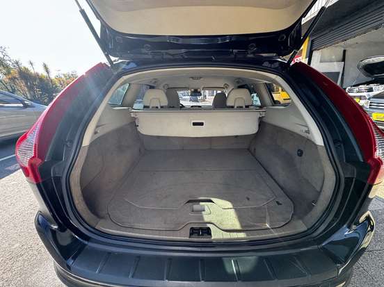 VOLVO-XC60-2011
