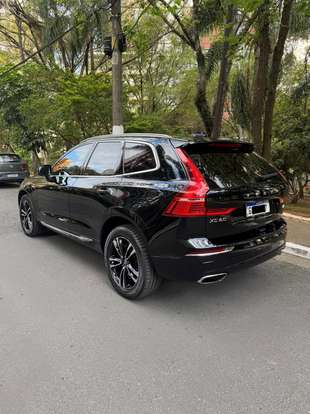 VOLVO-XC60-2020