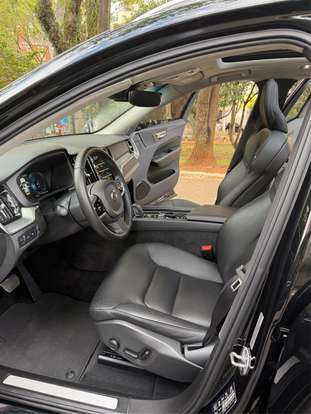 VOLVO-XC60-2020
