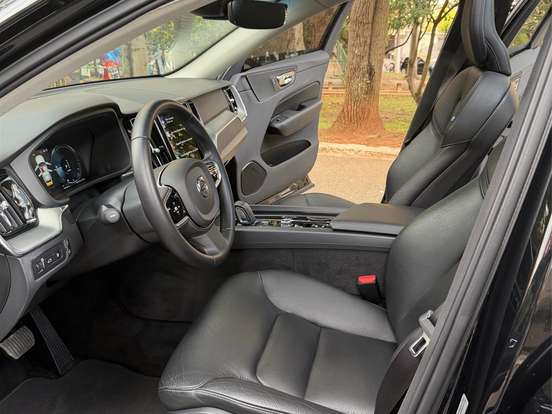 VOLVO-XC60-2.0 T8 HYBRID MOMENTUM AWD GEARTRONIC VOLVO-XC60-2020