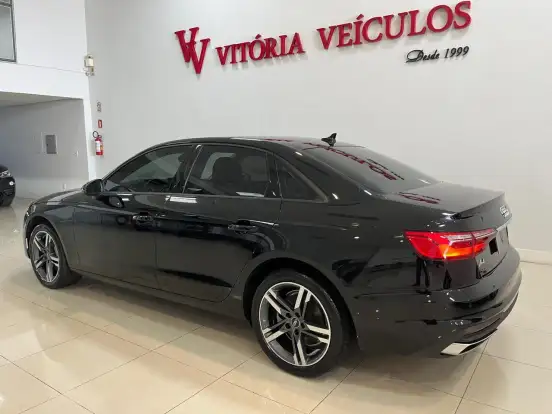 AUDI-A4-2022