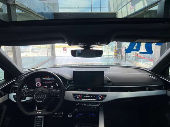 AUDI-A4-2023