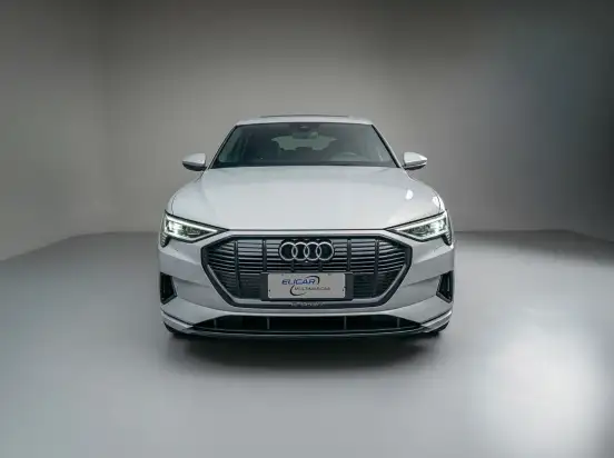 AUDI-E-TRON-2022