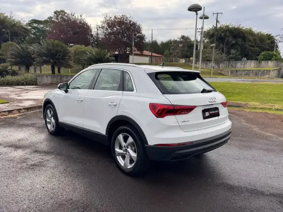 AUDI-Q3-2021