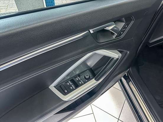 AUDI-Q3-2021