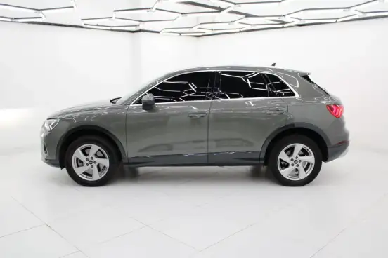 AUDI-Q3-2022