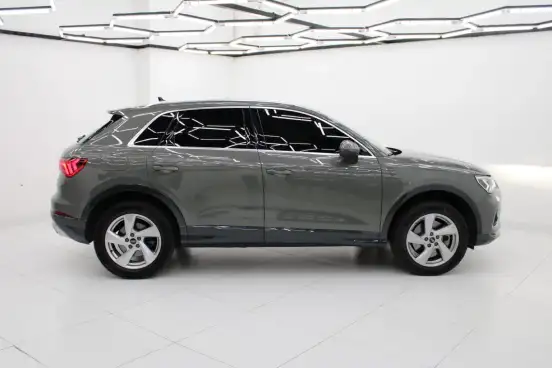 AUDI-Q3-2022