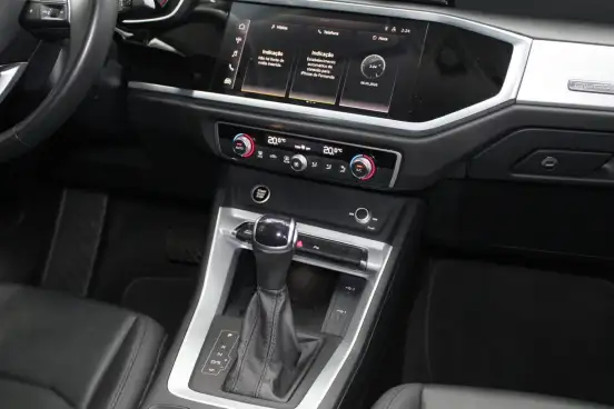 AUDI-Q3-2022