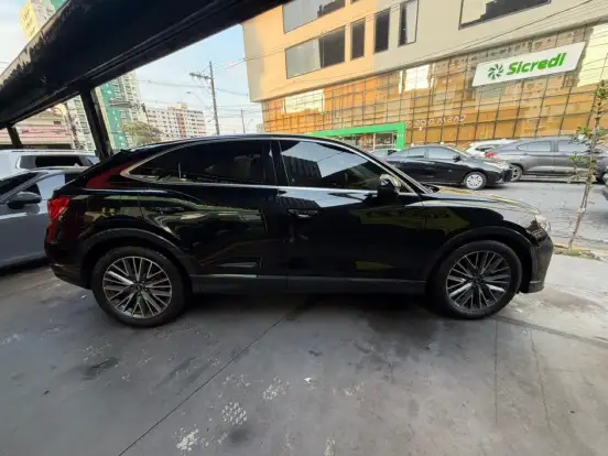 AUDI-Q3-2023