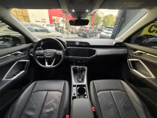 AUDI-Q3-2023