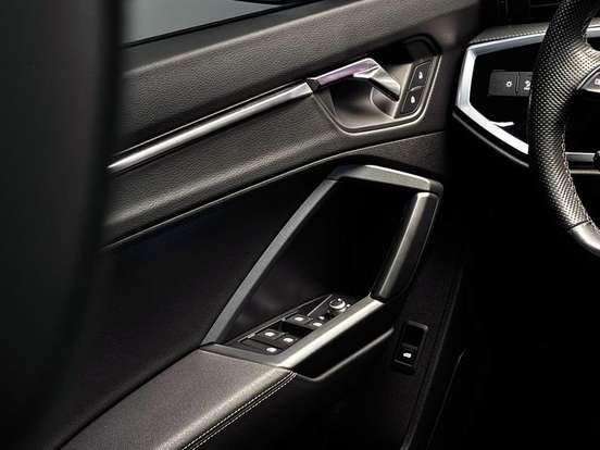 AUDI-Q3-2022