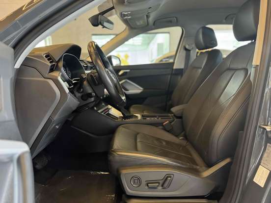 AUDI-Q3-2023