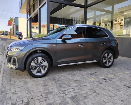 AUDI-Q5-2021