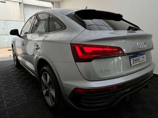 AUDI-Q5-2021