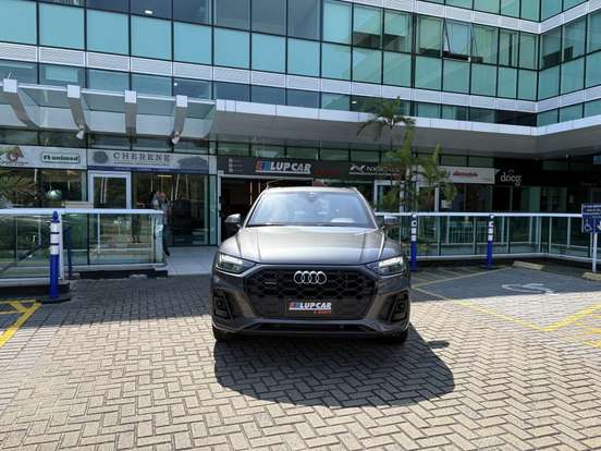 AUDI-Q5-2022