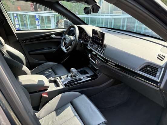 AUDI-Q5-2022