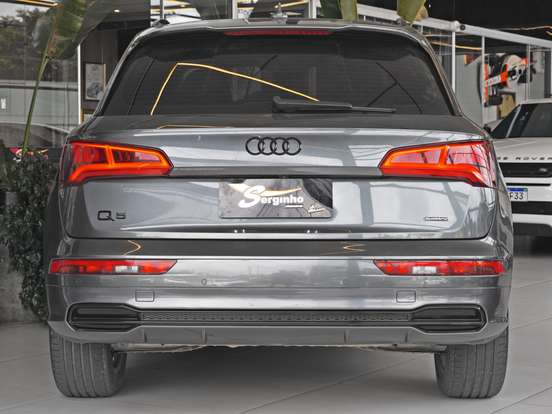 AUDI-Q5-2019