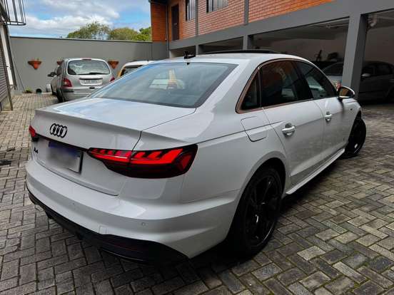 AUDI-A4-2020