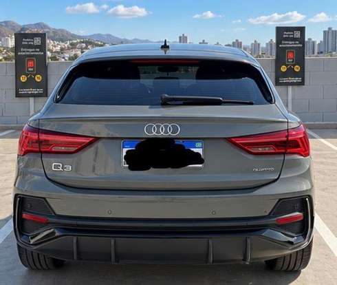 AUDI-Q3-2022