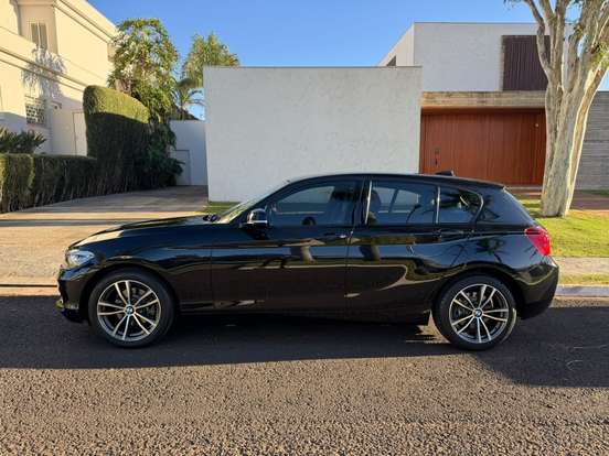 BMW-120i-2019