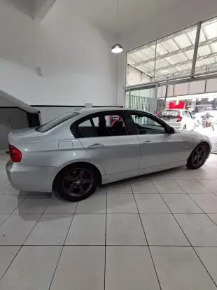 BMW-320i-2008