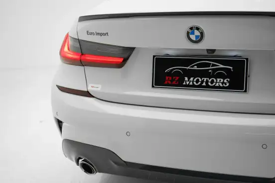 BMW-320i-2021