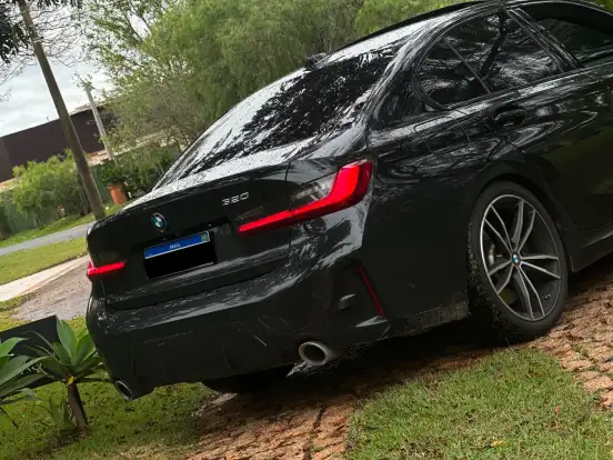 BMW-320i-2023