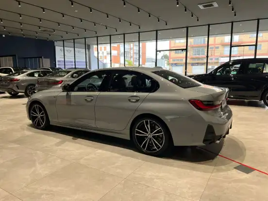 BMW-320i-2024