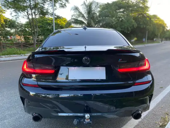 BMW-320i-2021