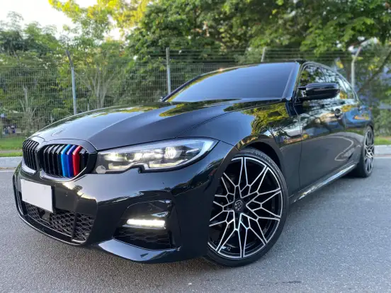 BMW-320i-2021