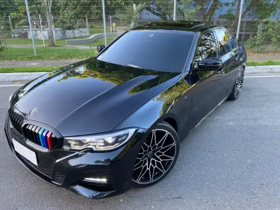BMW-320i-2021